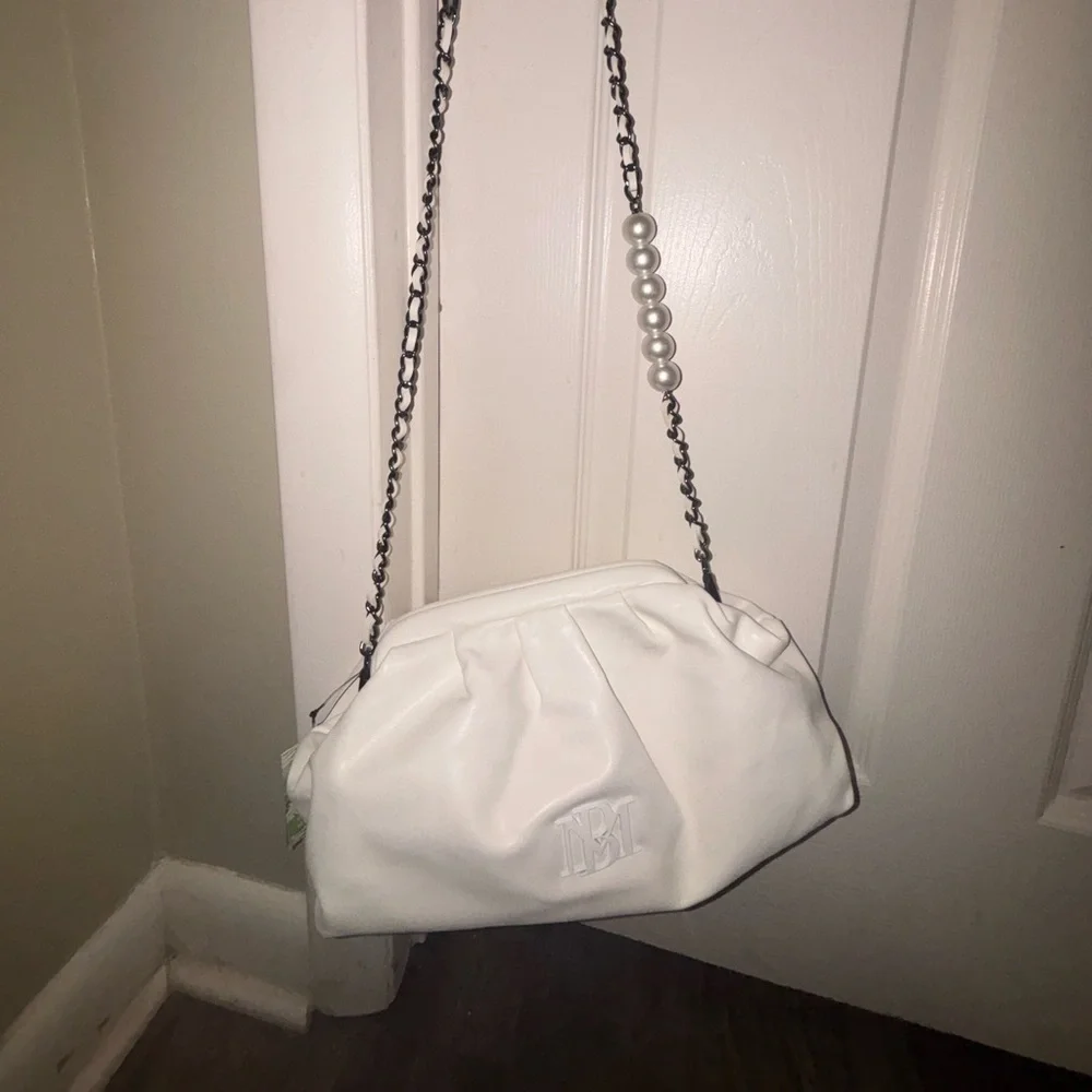 Badgley Mischka Elegant White Crossbody Bag